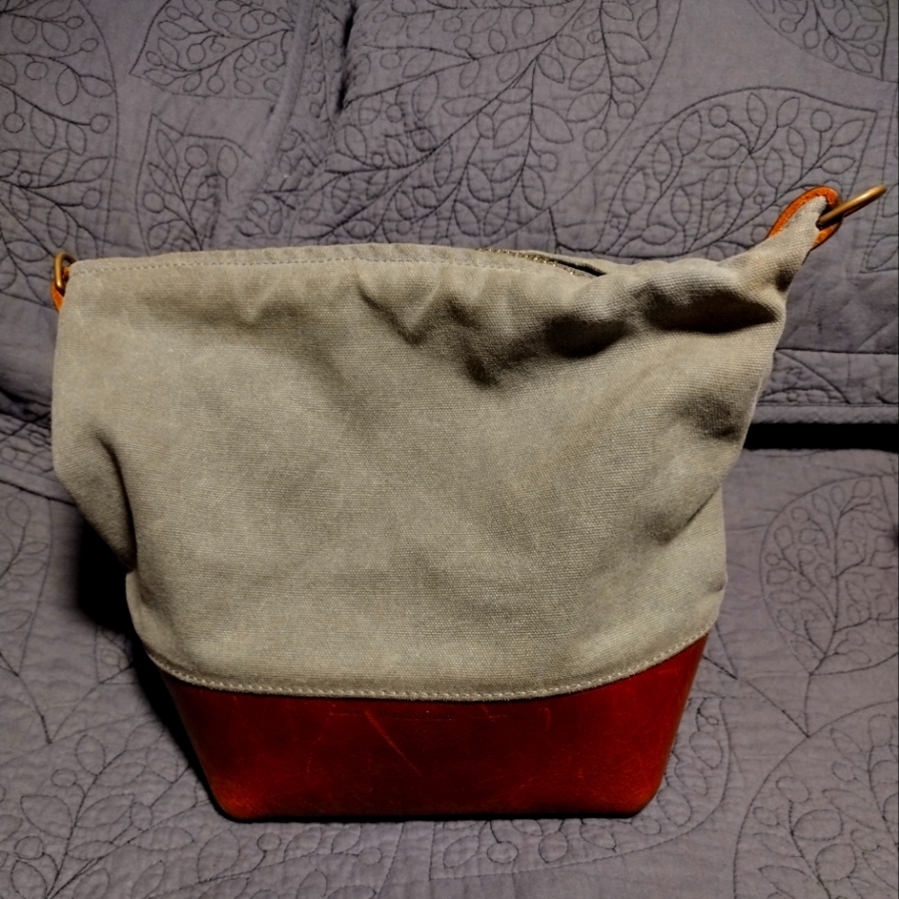 Wood & Faulk Waxed Canvas Field Bag